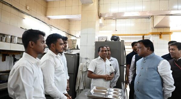 CM Majhi Visits Odisha Niwas in Delhi, Calls for Promotion of Odia Cuisine majhi-in-Odisha-Niwas